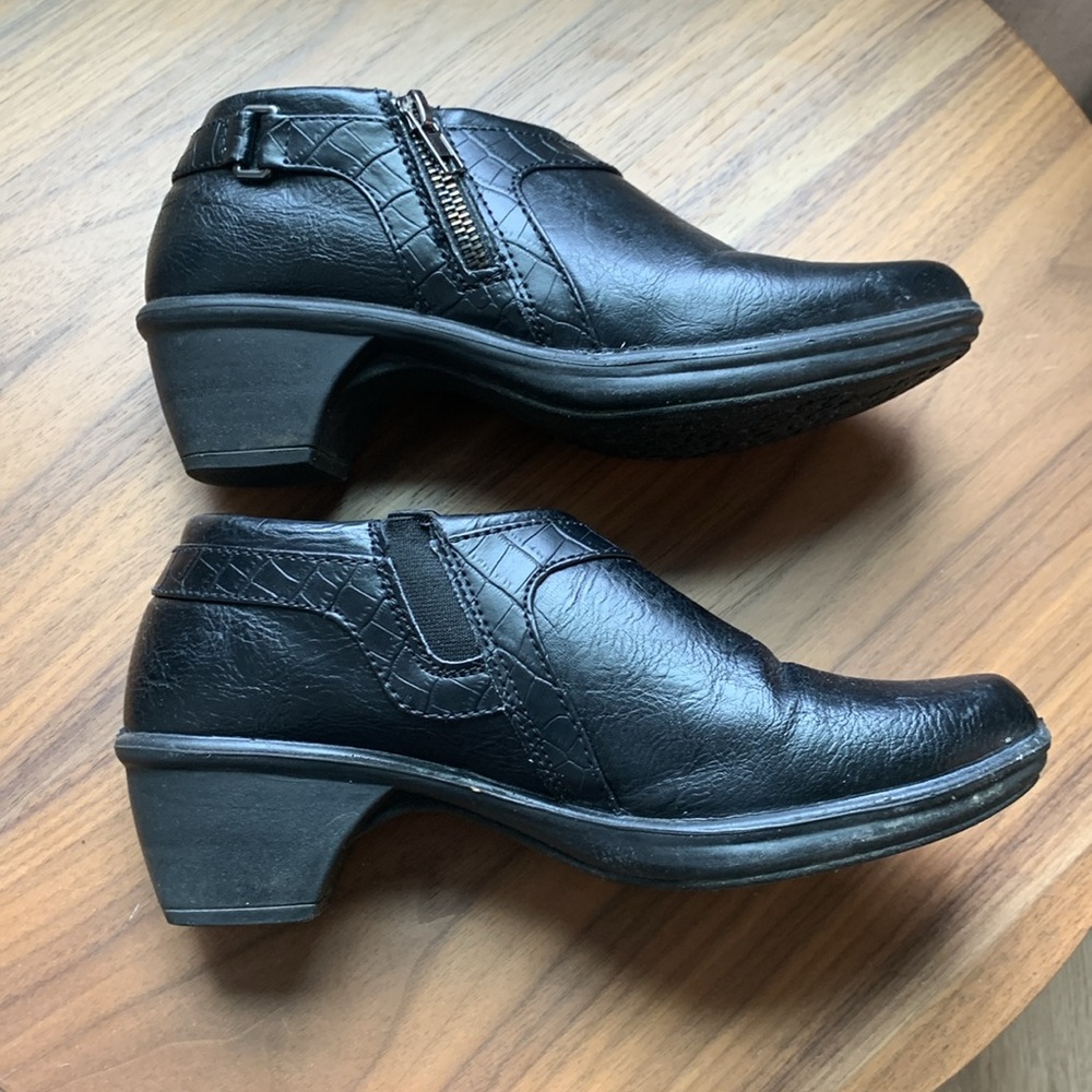 Easy Street Comfort Wave size 6.5 Black Leather Boots with Side Zipper